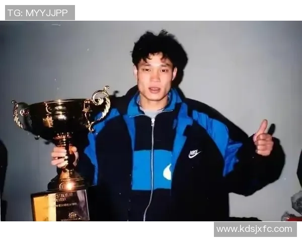 足球传奇岁月长河中服役最长的明星球员回顾与成就分析 足球传奇岁月长河中服役最长的明星球员回顾与成就分析