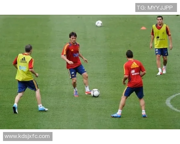 足球明星与国际手势的精彩瞬间展现全球文化交流与友谊 足球明星与国际手势的精彩瞬间展现全球文化交流与友谊