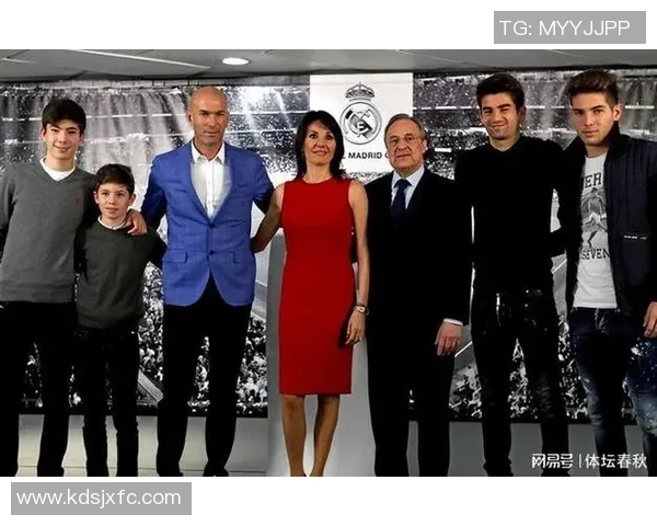 足球明星家人温馨进场瞬间视频展现亲情与支持的动人时刻 足球明星家人温馨进场瞬间视频展现亲情与支持的动人时刻