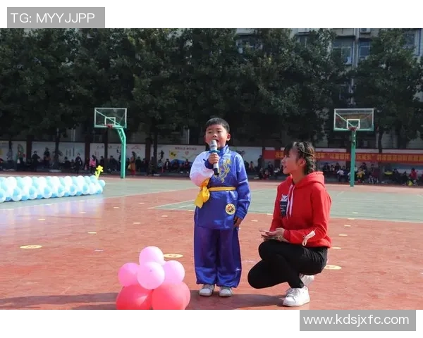 足球明星在逆境中沉思的瞬间与无奈的心声 足球明星在逆境中沉思的瞬间与无奈的心声