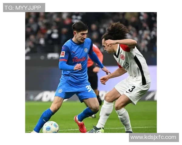 足球明星独特球头发型大揭秘引领时尚潮流的运动风尚 足球明星独特球头发型大揭秘引领时尚潮流的运动风尚