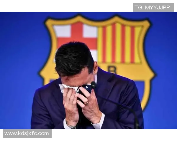 足球明星泪洒赛场瞬间展现脆弱与坚韧的真实情感 足球明星泪洒赛场瞬间展现脆弱与坚韧的真实情感