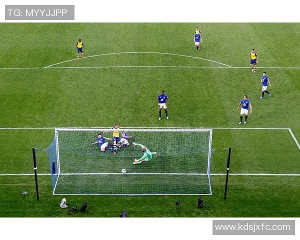 足球明星的踢球技术揭秘:从基本功到高难度技巧的全面解析 足球明星的踢球技术揭秘:从基本功到高难度技巧的全面解析